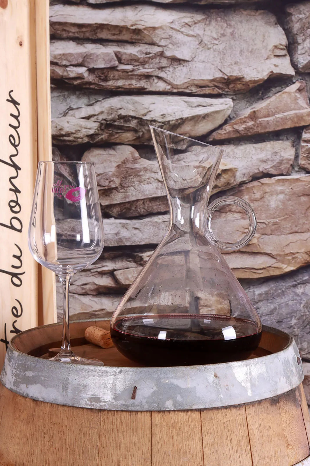 Segalin decanter with bevelled spout and handle 1.6l