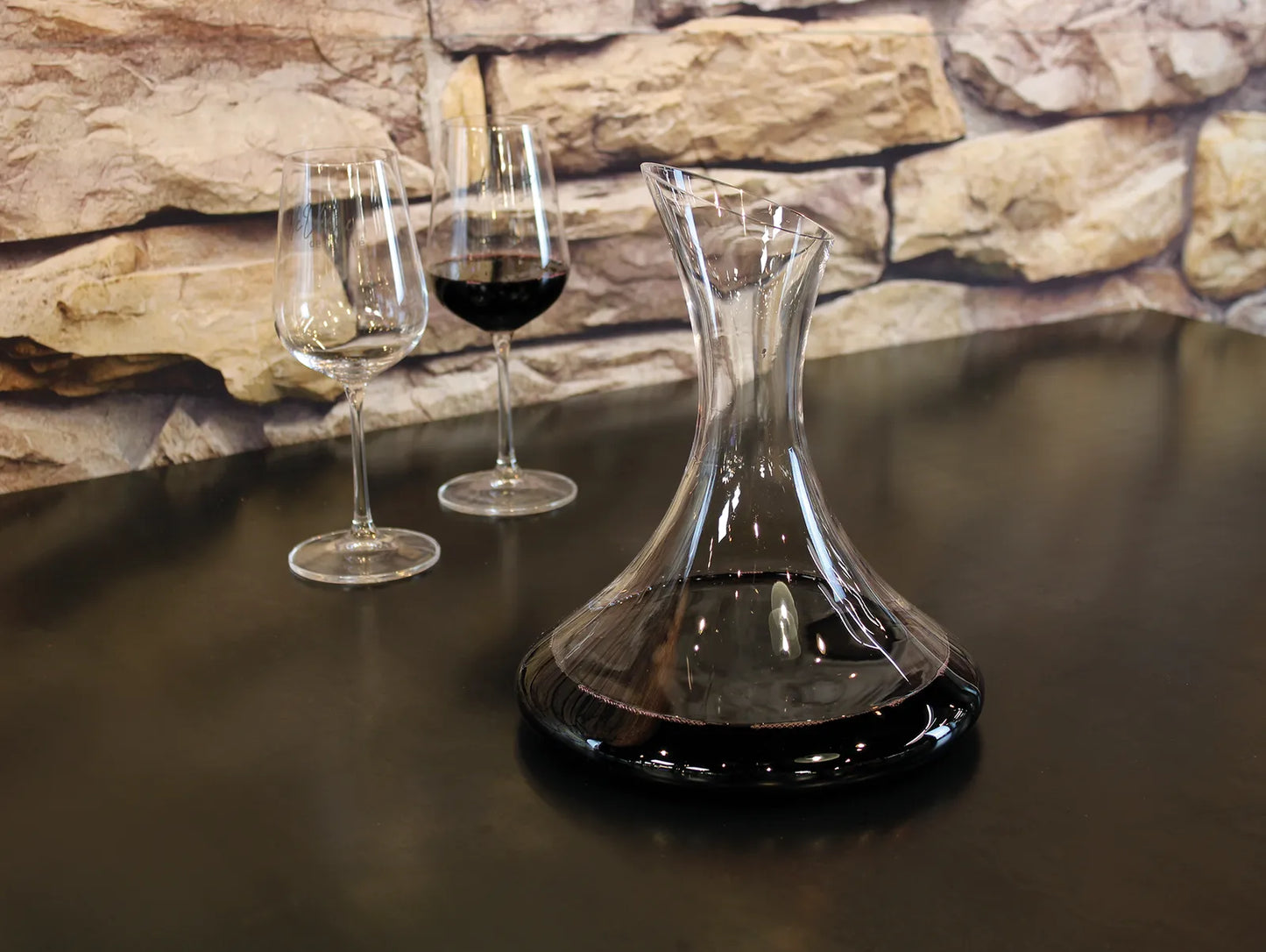 Gamay carafe with beveled spout and flat bottom, 1.4l