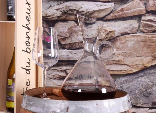 Comment bien décanter un vin : le guide simple et efficace