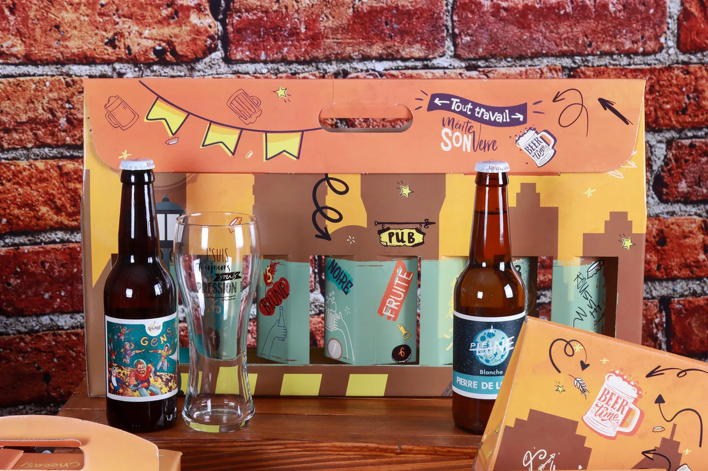 San Francisco cardboard suitcase containing 8 x 33cl beers (long neck type)