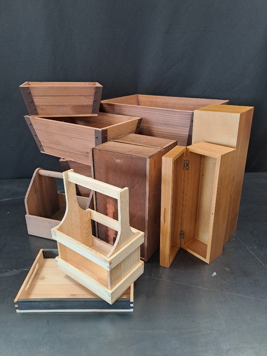 Lot of various wooden packaging 4 Wooden Baskets + 2 wooden trays + 1 wooden platter