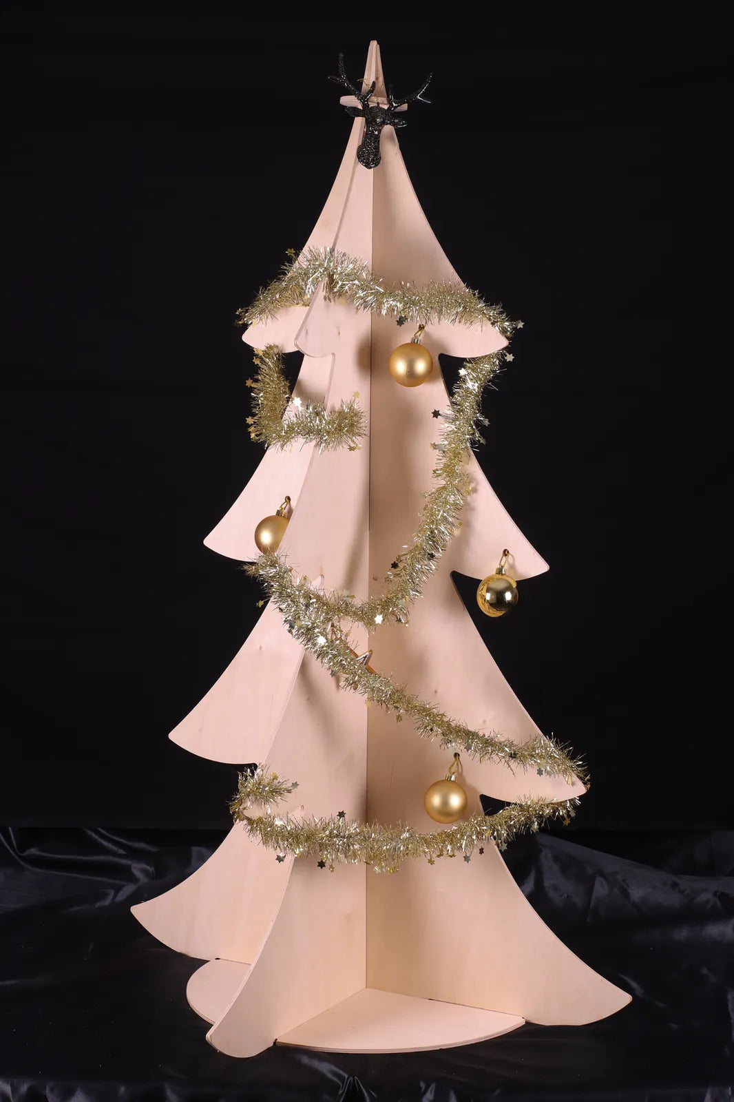 Natural wood Christmas tree 80x130cm (delivered flat)