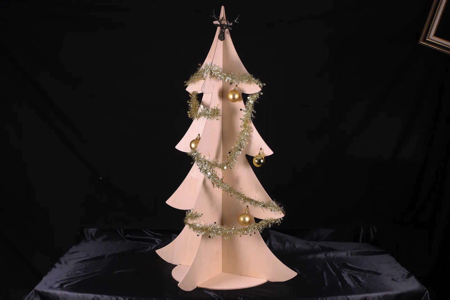 Natural wood Christmas tree 80x130cm (delivered flat)